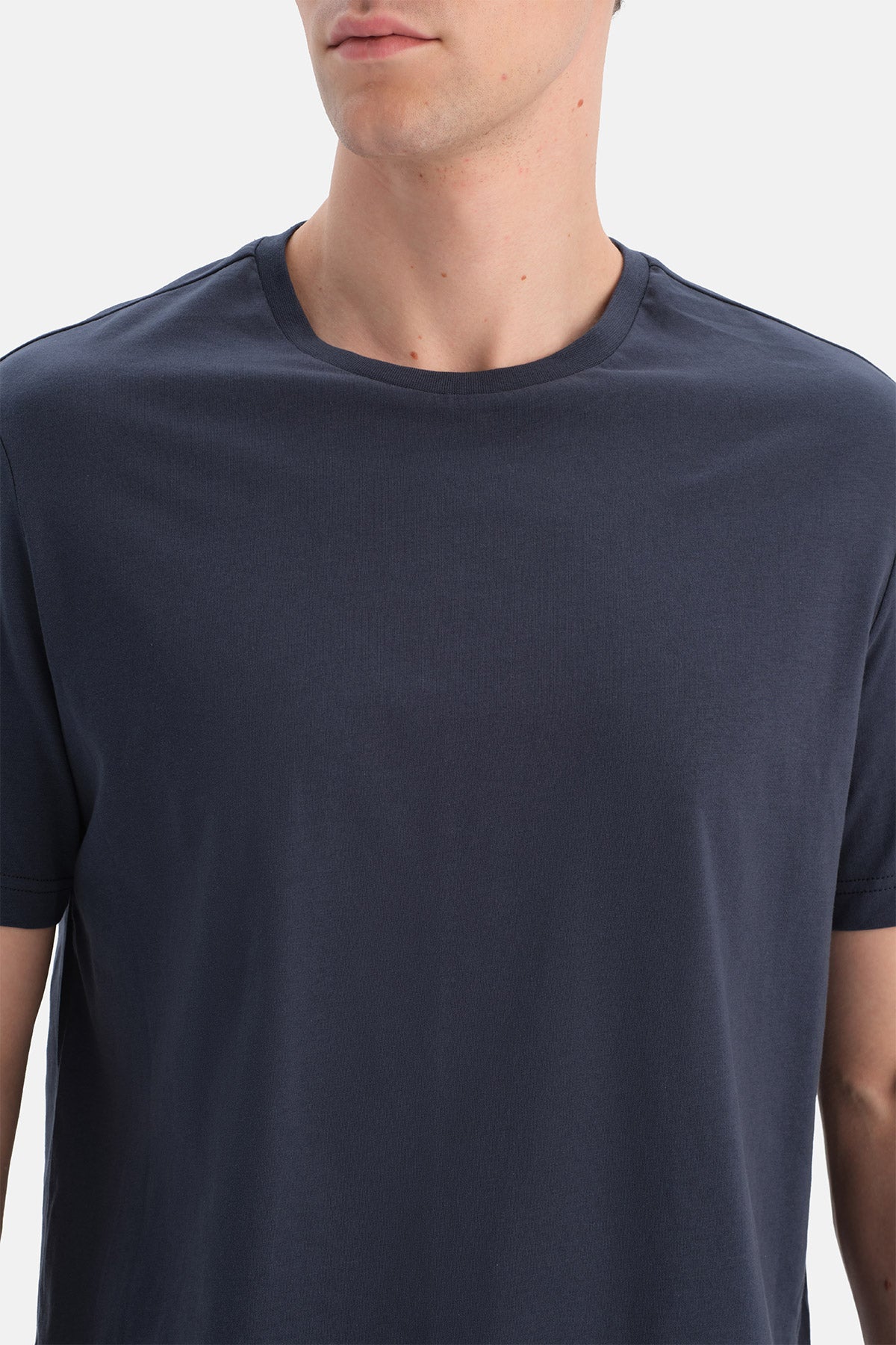 BİSİKLET YAKA KISA KOLLU TİŞÖRT