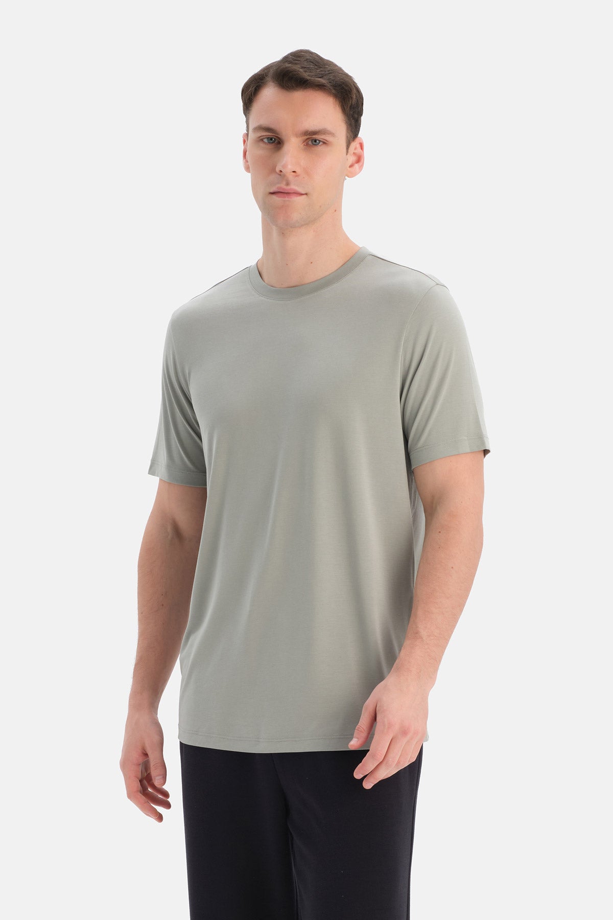 KISA KOLLU BİSİKLET YAKA MODAL TİŞÖRT