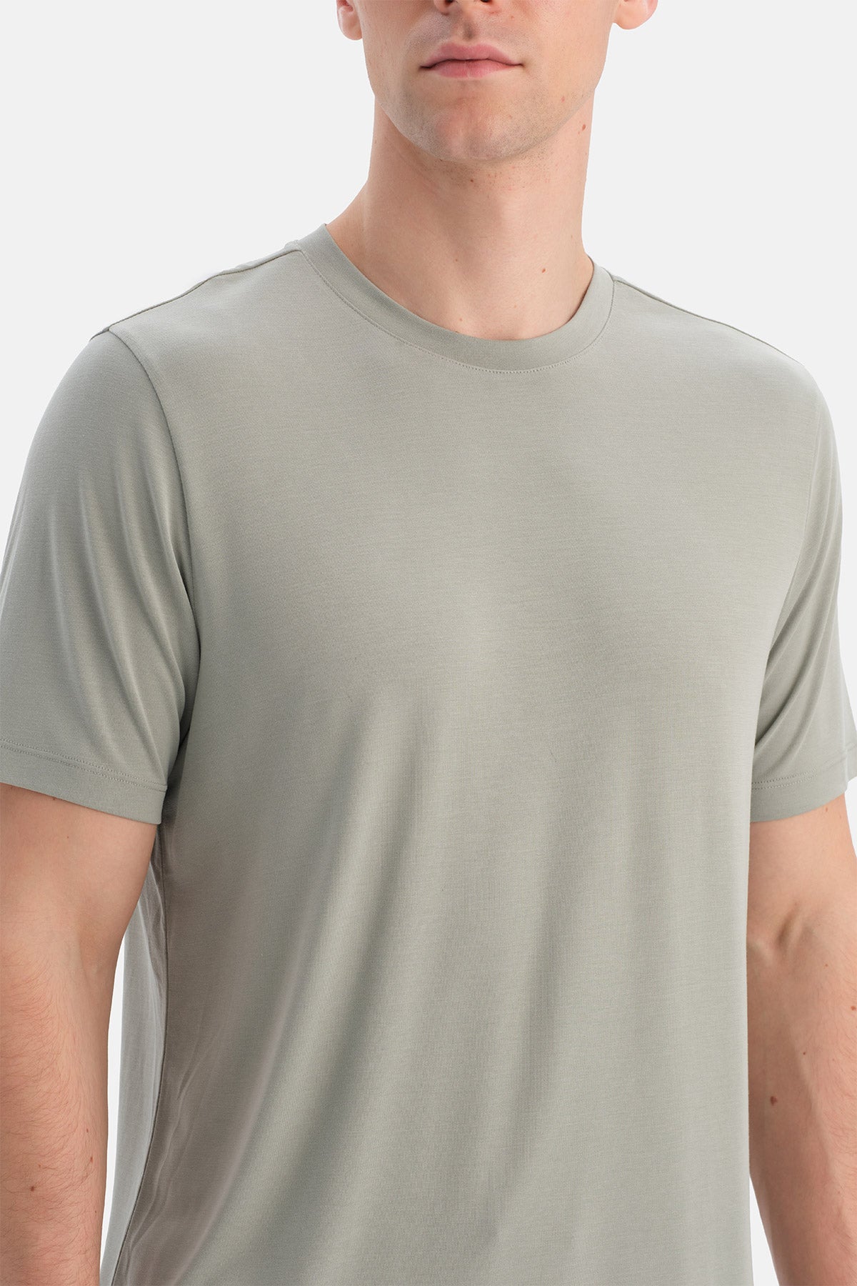 KISA KOLLU BİSİKLET YAKA MODAL TİŞÖRT