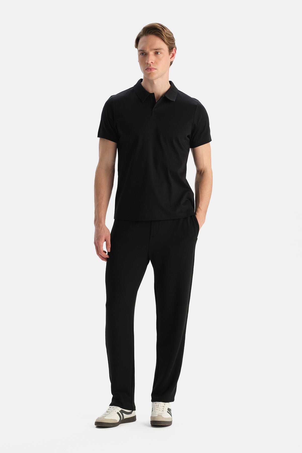 Siyah Yan Biye Detaylı Pantolon