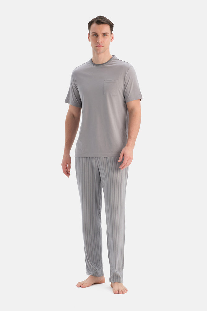 Gri Cep Detaylı Kısa Kollu Tişört Çizgili Pantolon Pijama Takımı