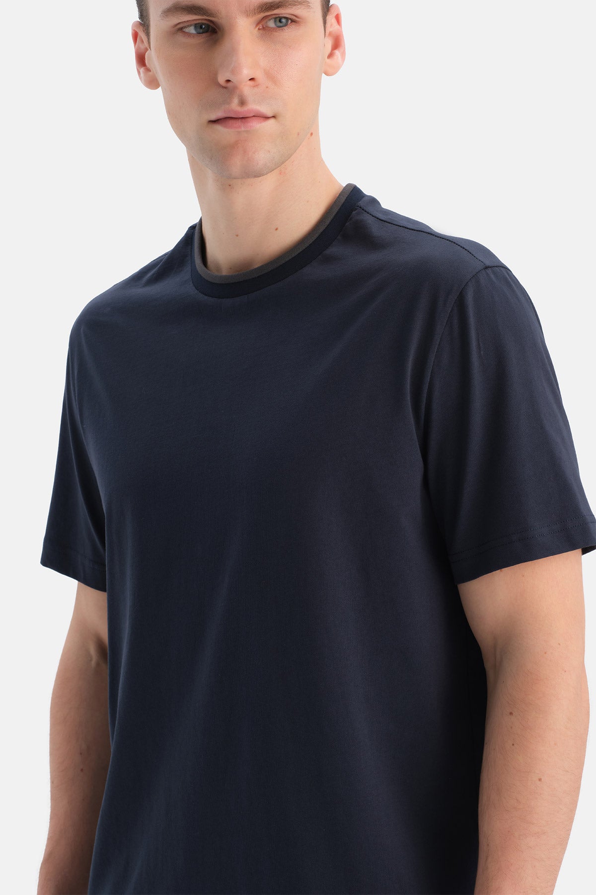 KISA KOLLU TİŞÖRT PANTOLON TAKIM