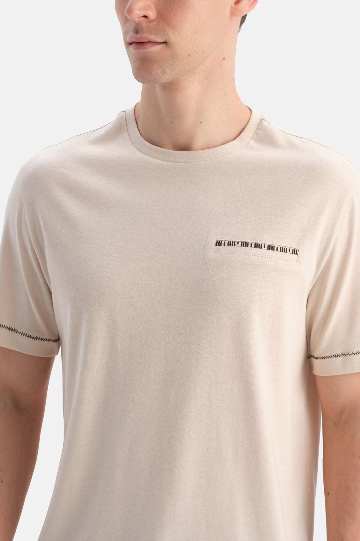 KISA KOLLU TİŞÖRT PANTOLON TAKIM