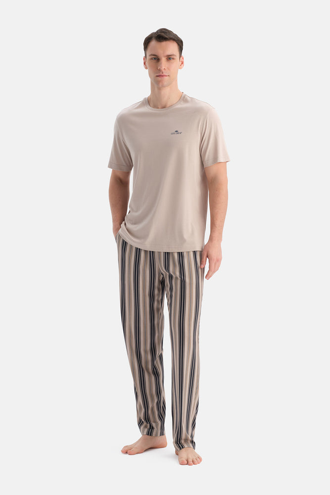 BASKI DETAYLI TİŞÖRT PANTOLON TAKIM