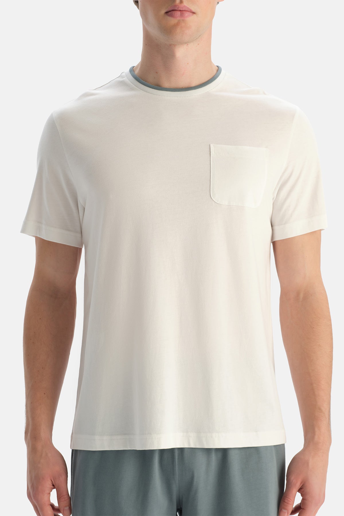 Beyaz Çift Kat Bisiklet Yaka Tişört Şort Takım