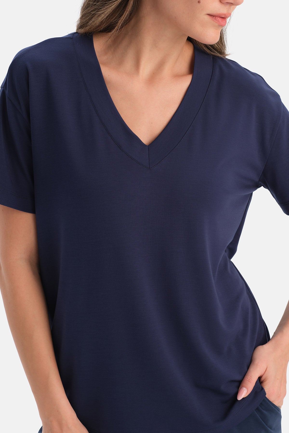 V YAKA KISA KOLLU TİŞÖRT