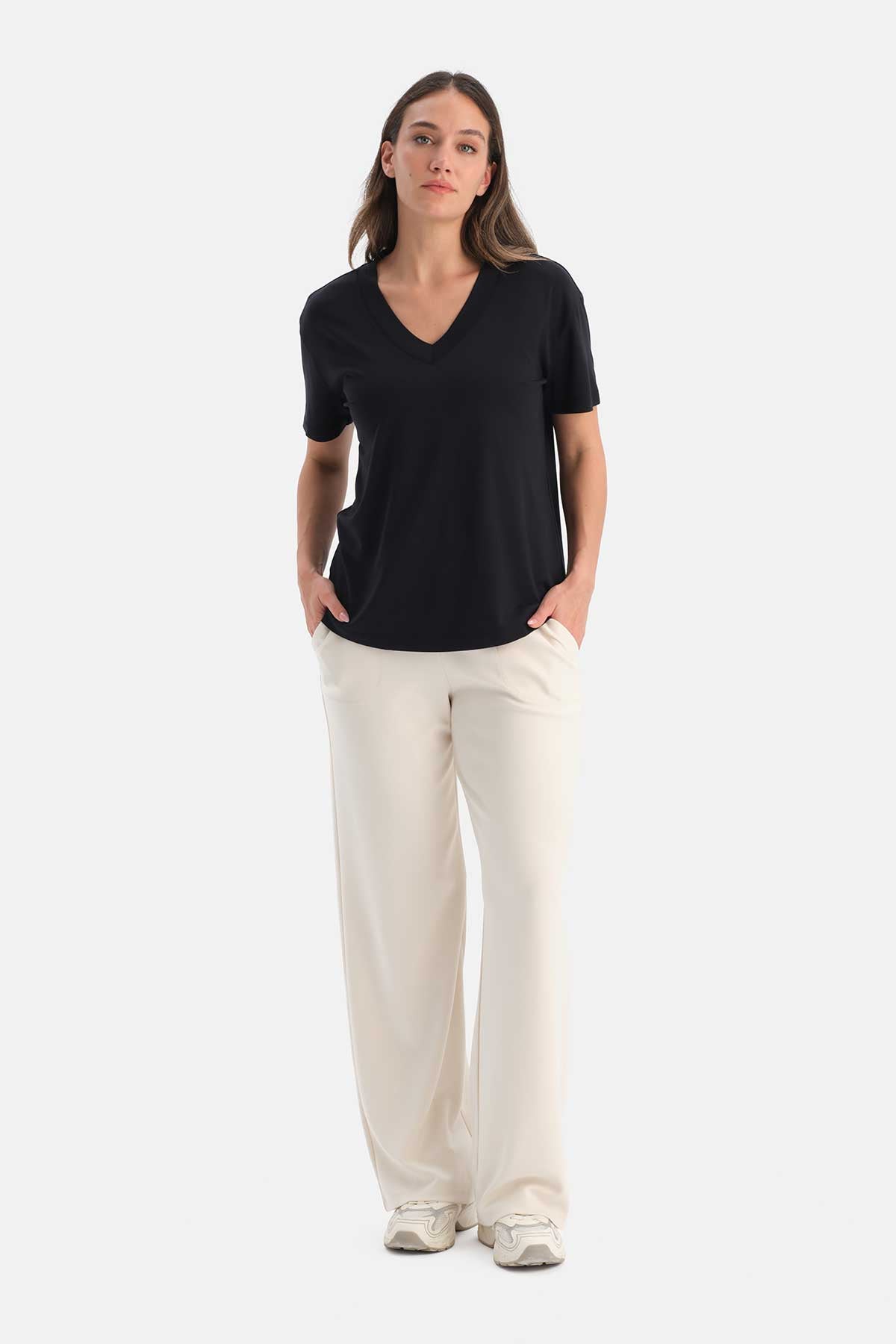 V YAKA KISA KOLLU TİŞÖRT