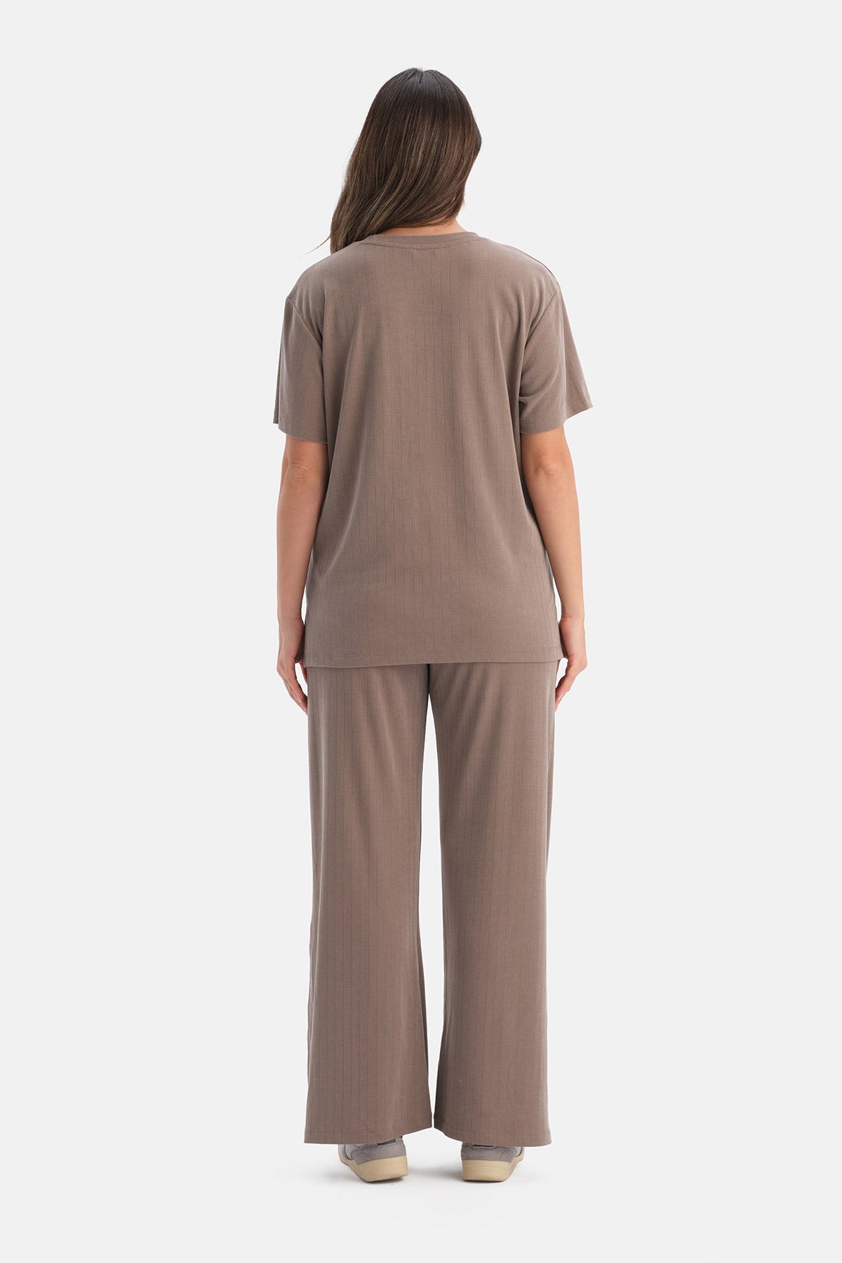 GENİŞ YAKA TİŞÖRT