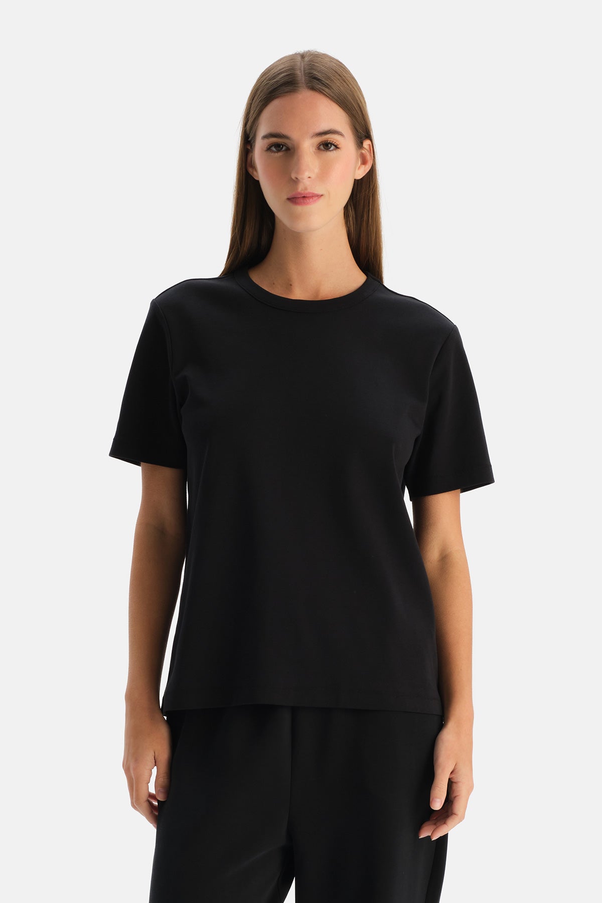 Siyah Bisiklet Yaka Pamuklu Tişört