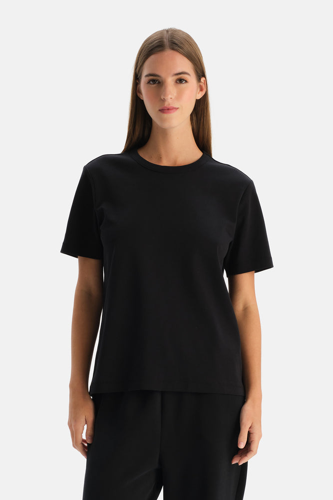 Siyah Bisiklet Yaka Pamuklu Tişört