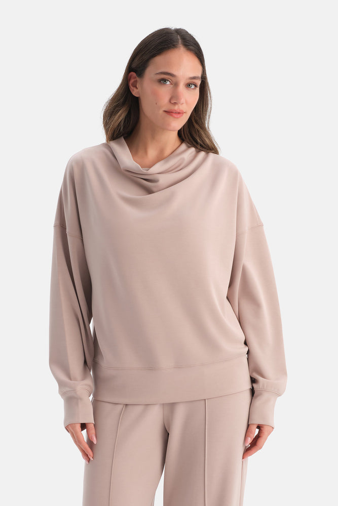 DÖKÜMLÜ YAKA SWEATSHIRT