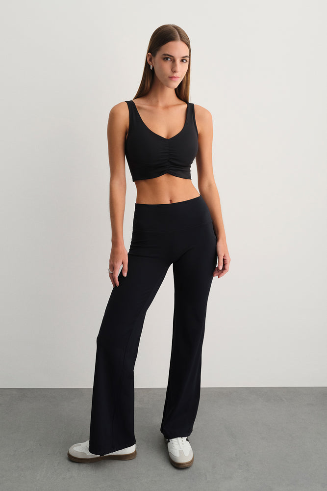 Siyah Arka Biye Detaylı Flare Tayt