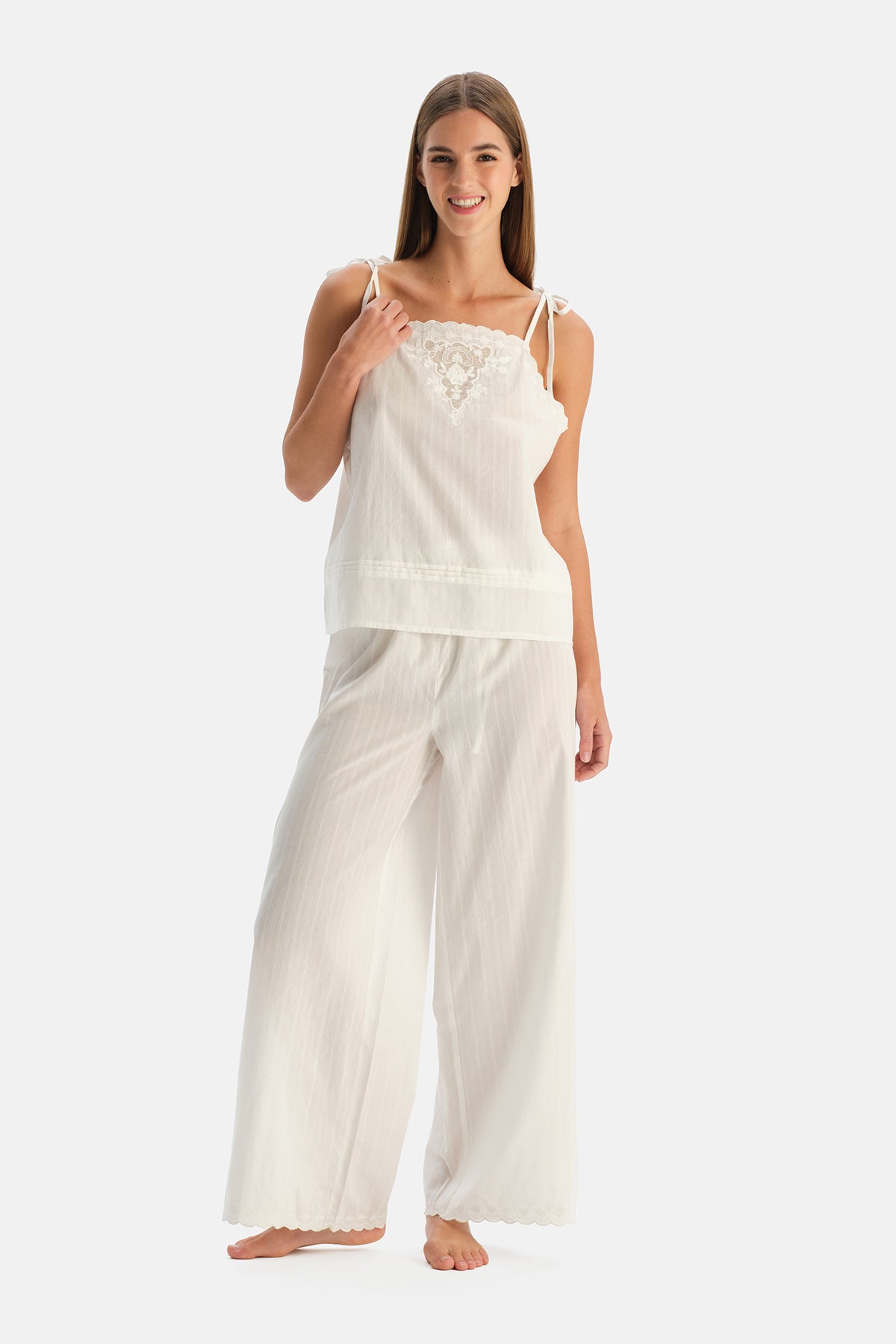 Beyaz Dantel Detaylı Dokuma Camisole Pantolon Pijama Takımı