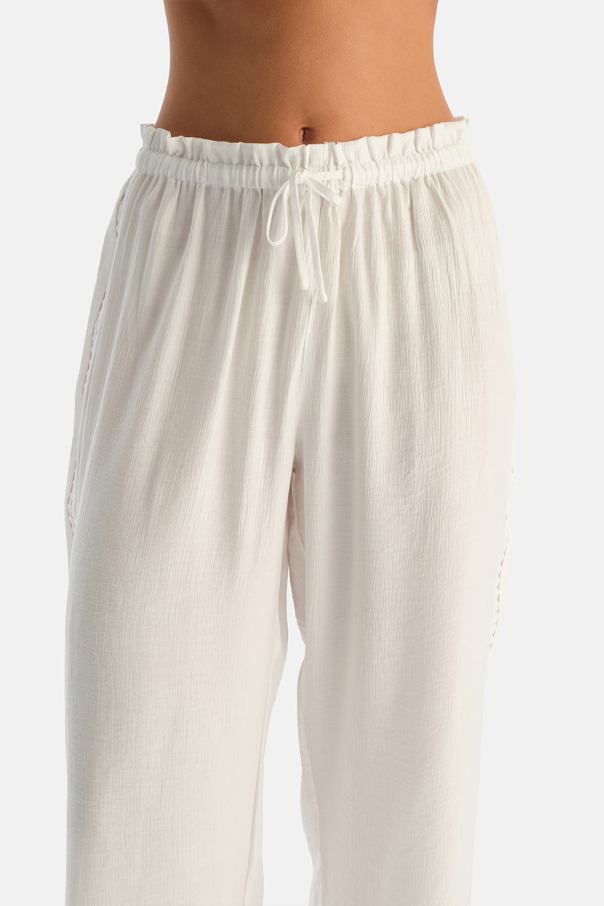 Beyaz Bağlama Detaylı Dokuma Pijama Takımı