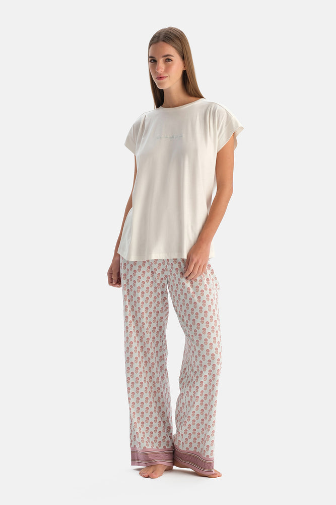 Ekru Pile Detaylı Tişört Pantolon Pijama Takımı