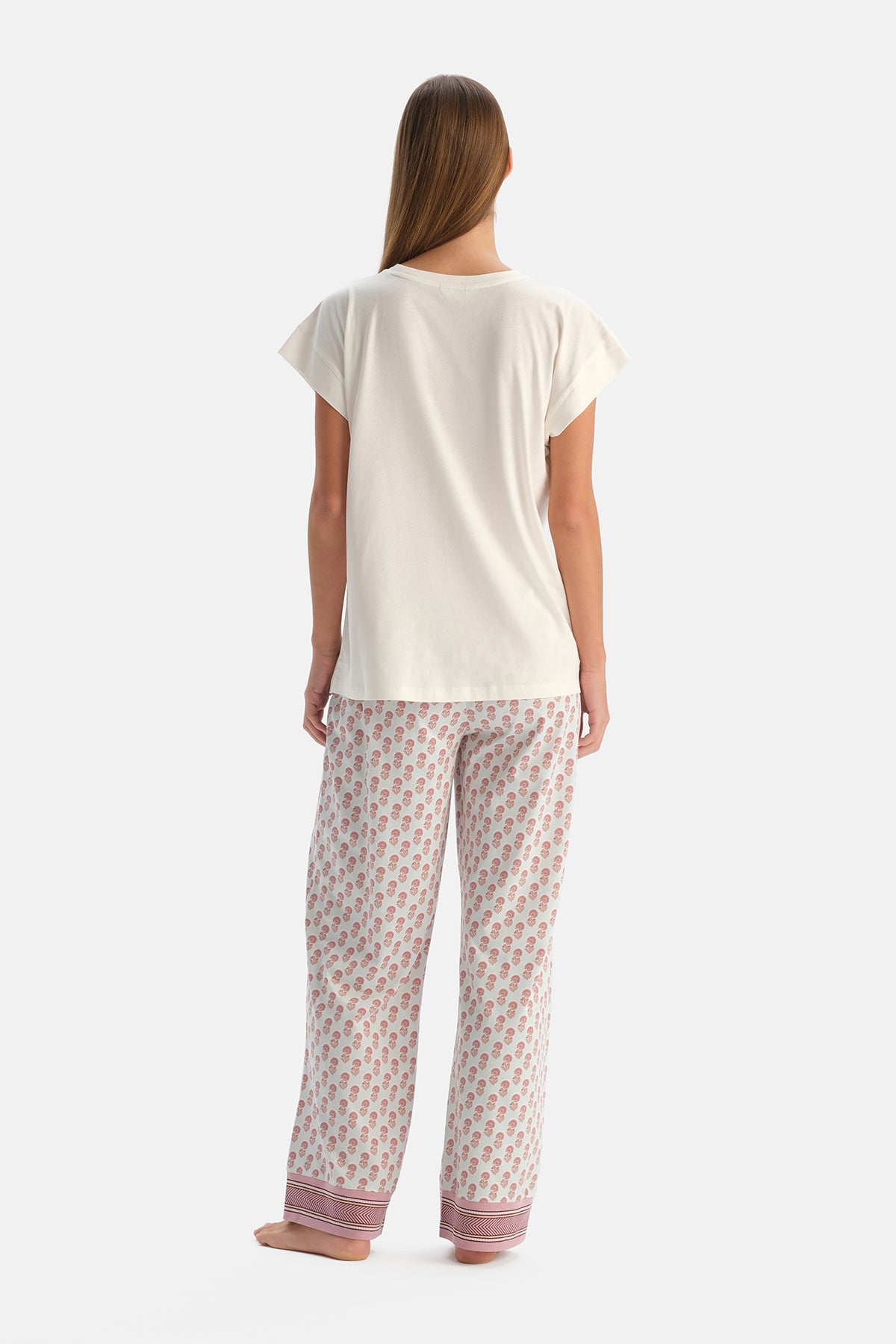 Ekru Pile Detaylı Tişört Pantolon Pijama Takımı