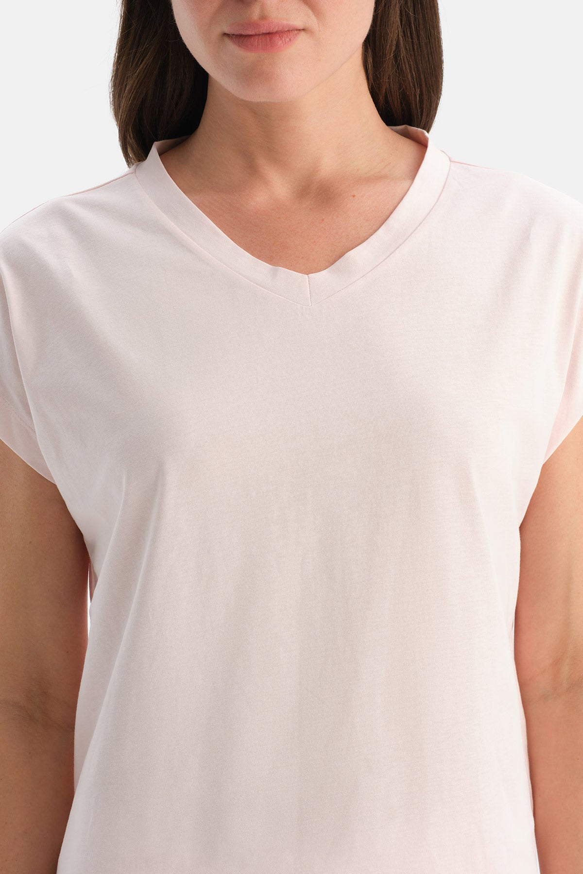 V YAKA KISA KOLLU TİŞÖRT PANTOLON TAKIM