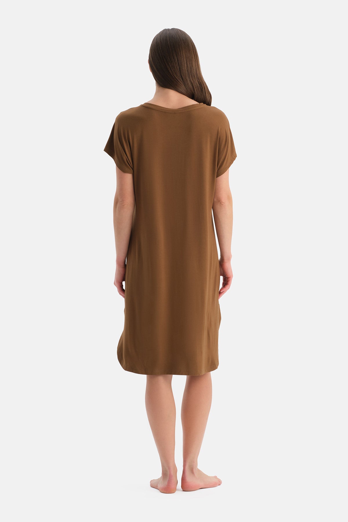 V YAKA KISA KOLLU GECELİK