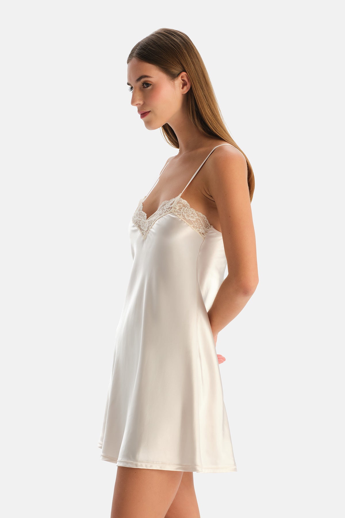 DANTEL DETAYLI SATEN GECELİK