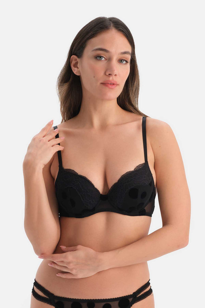 Siyah Dantel Detaylı Sütyen