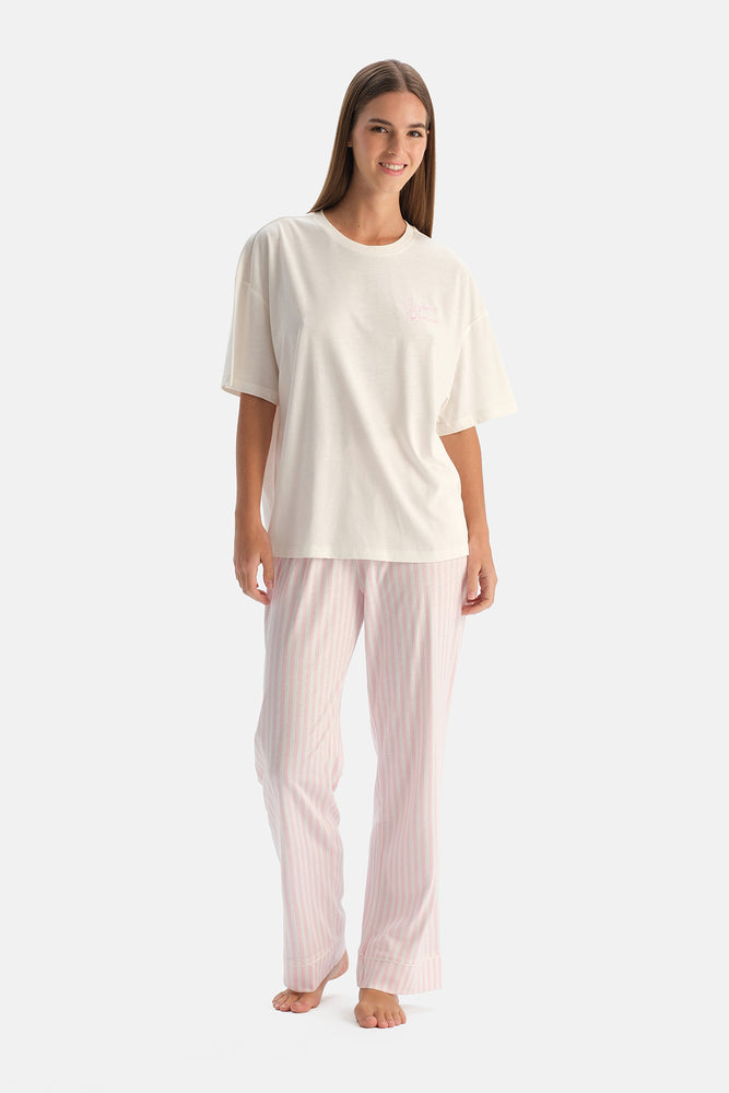 Ekru Baskı Detaylı Kısa Kollu Tişört Pantolon Takım