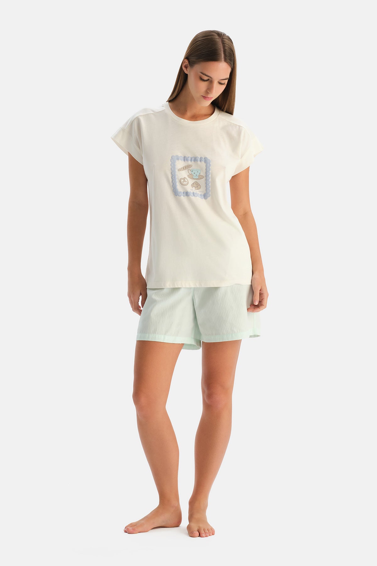 Ekru Baskı Detaylı Tişört Şort Takım