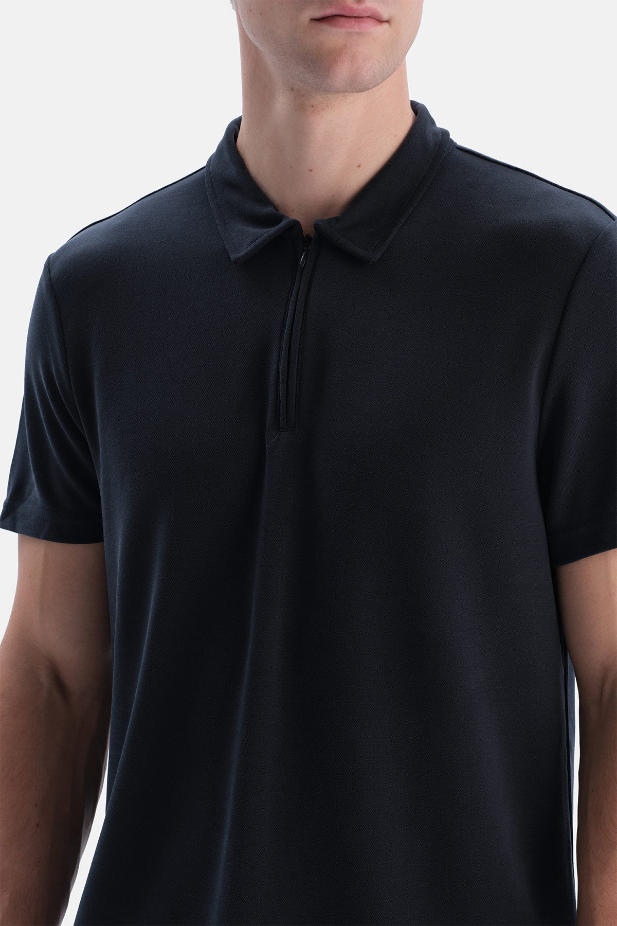 Siyah Polo Yaka Fermuarlı Pike Tişört