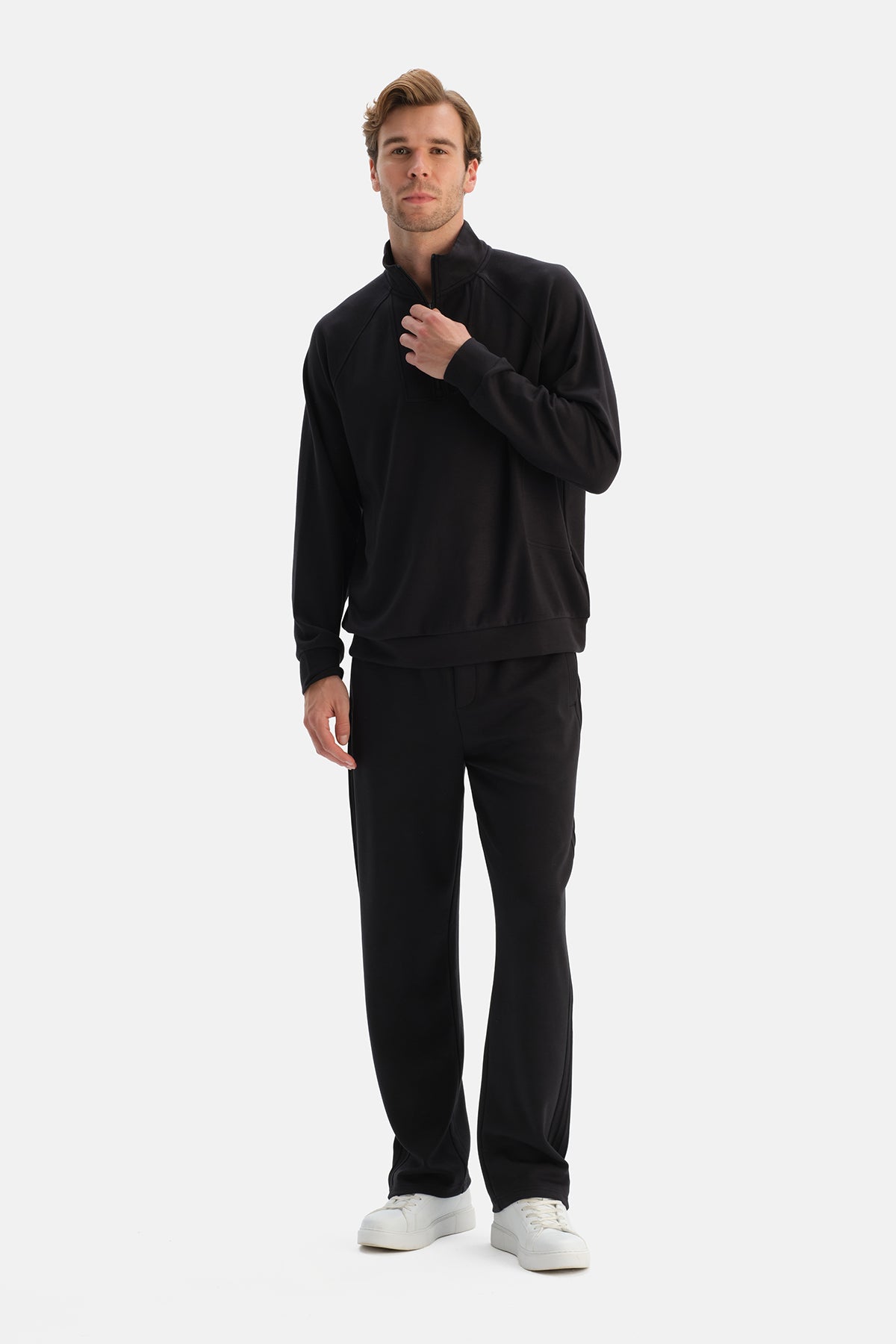 Siyah Yarım Fermuarlı Dik Yaka Sweatshirt