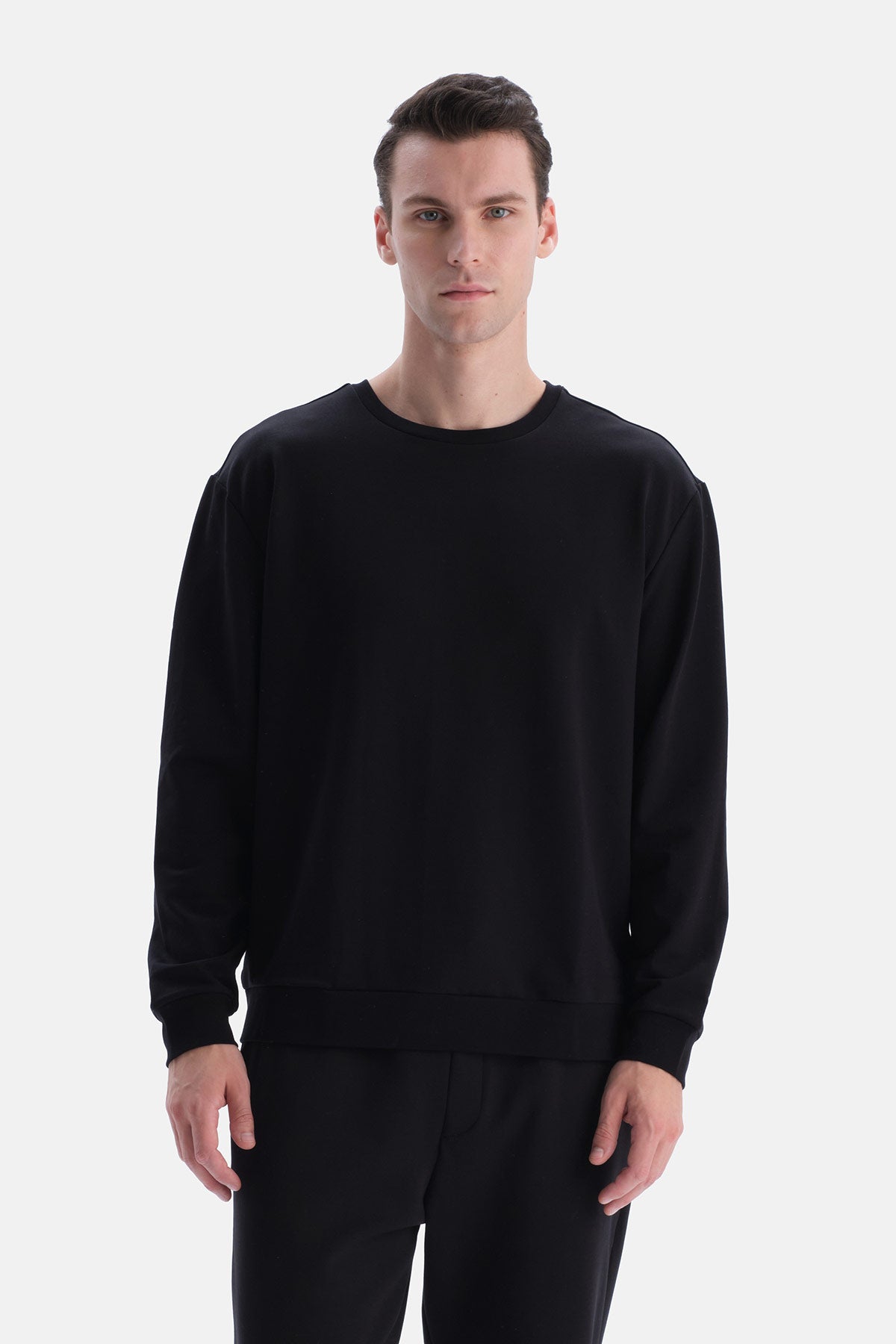 Siyah Bis Yaka Pamuklu Sweatshirt