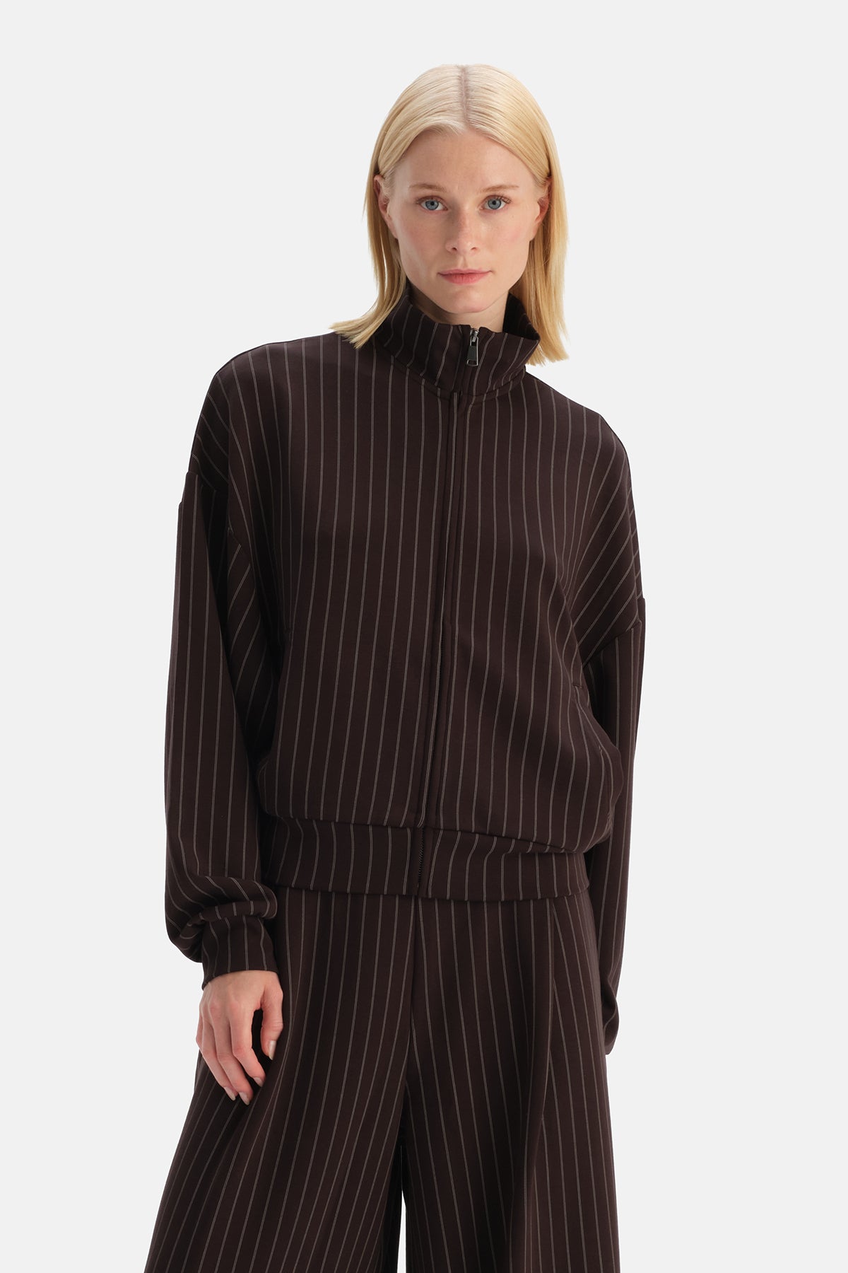 Koyu Kahve Çizgi Detaylı Fermuarlı Sweatshirt