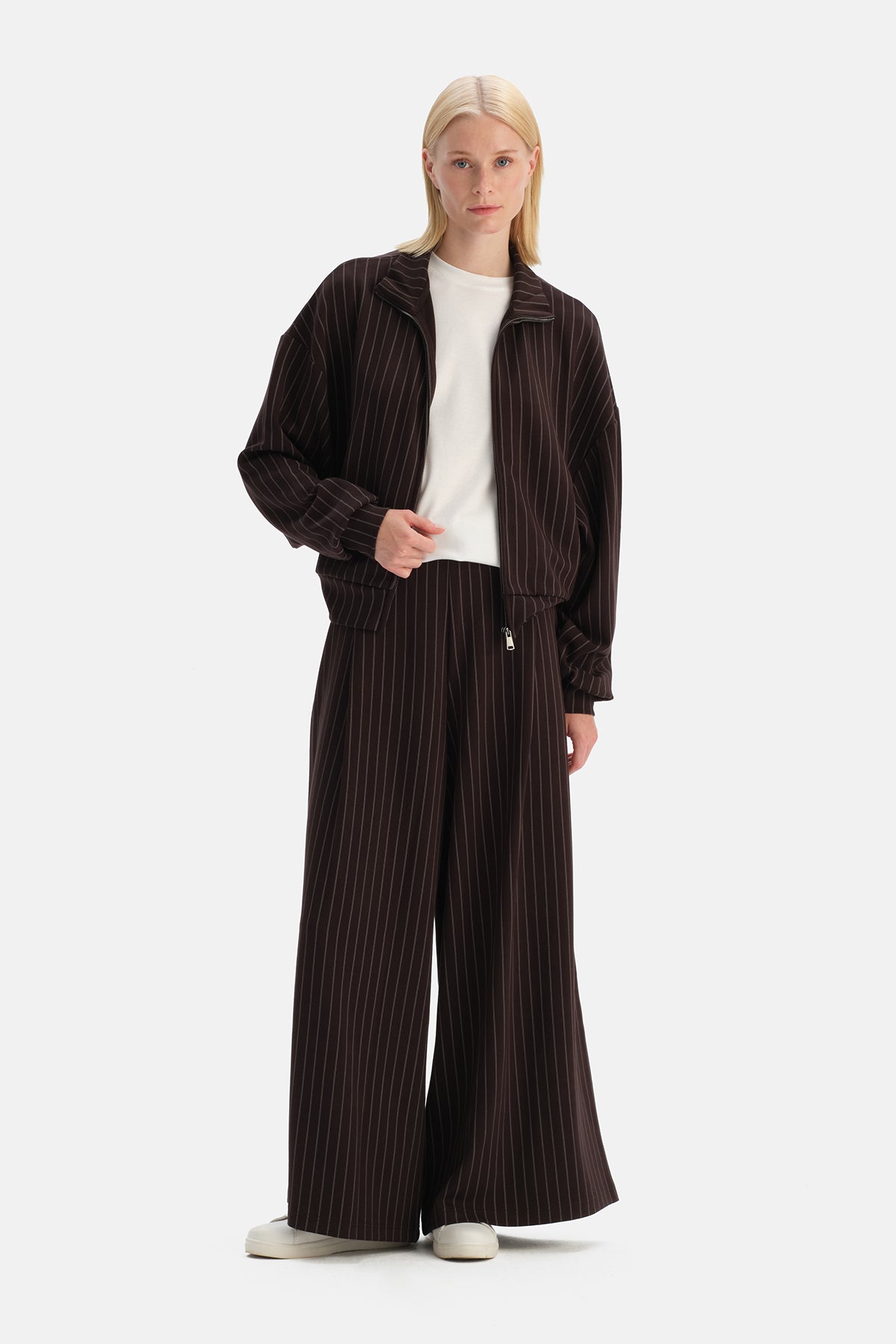 Koyu Kahve Çizgi Detaylı Fermuarlı Sweatshirt