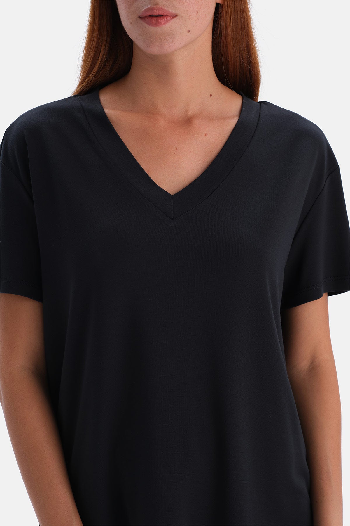 Siyah V Yaka Viskon Tişört