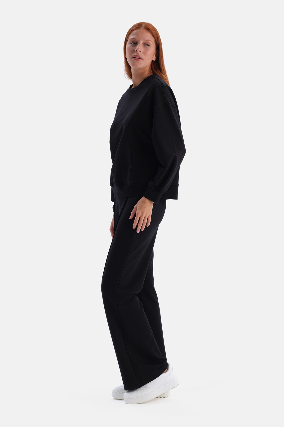 Siyah Bisiklet Yaka Cropped Sweatshirt