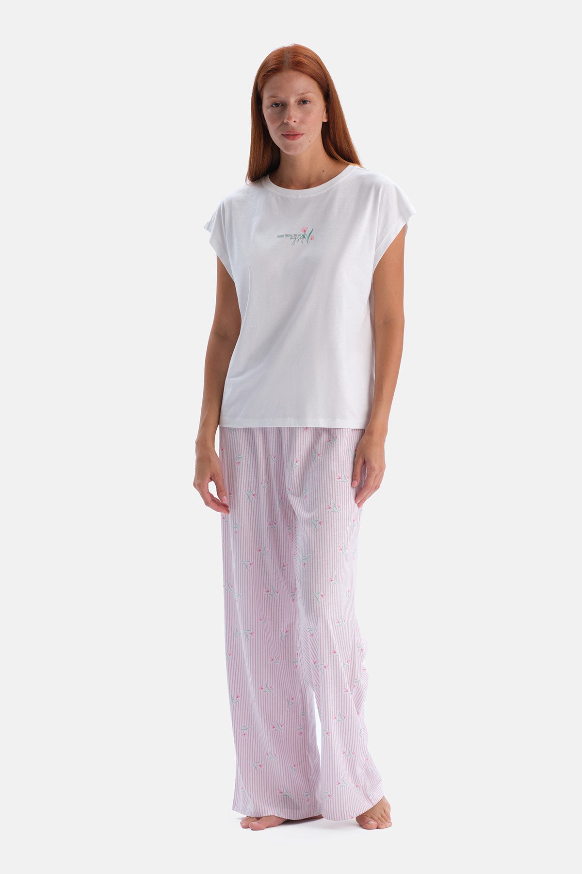 ÇİÇEK DESENLİ TİŞÖRT PANTOLON TAKIM