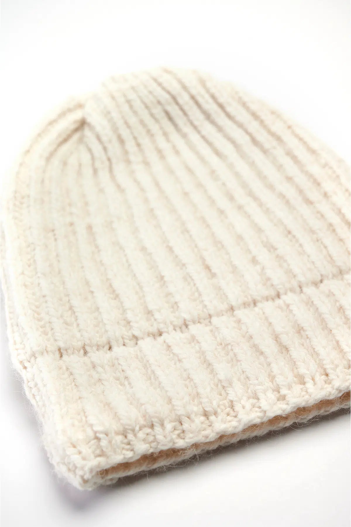 Beyaz El Örgüsü Bere