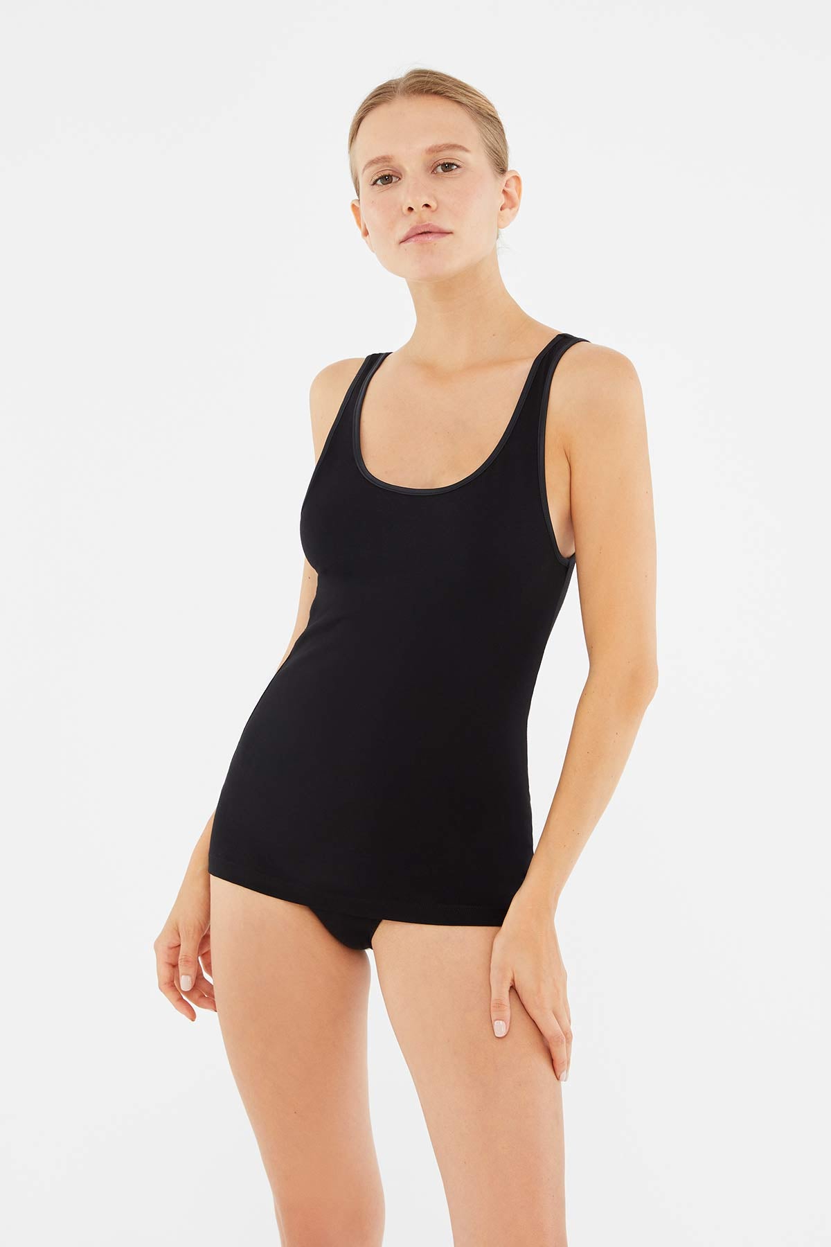 Siyah Geniş Yaka Kalın Askılı Penye Kadın Atlet