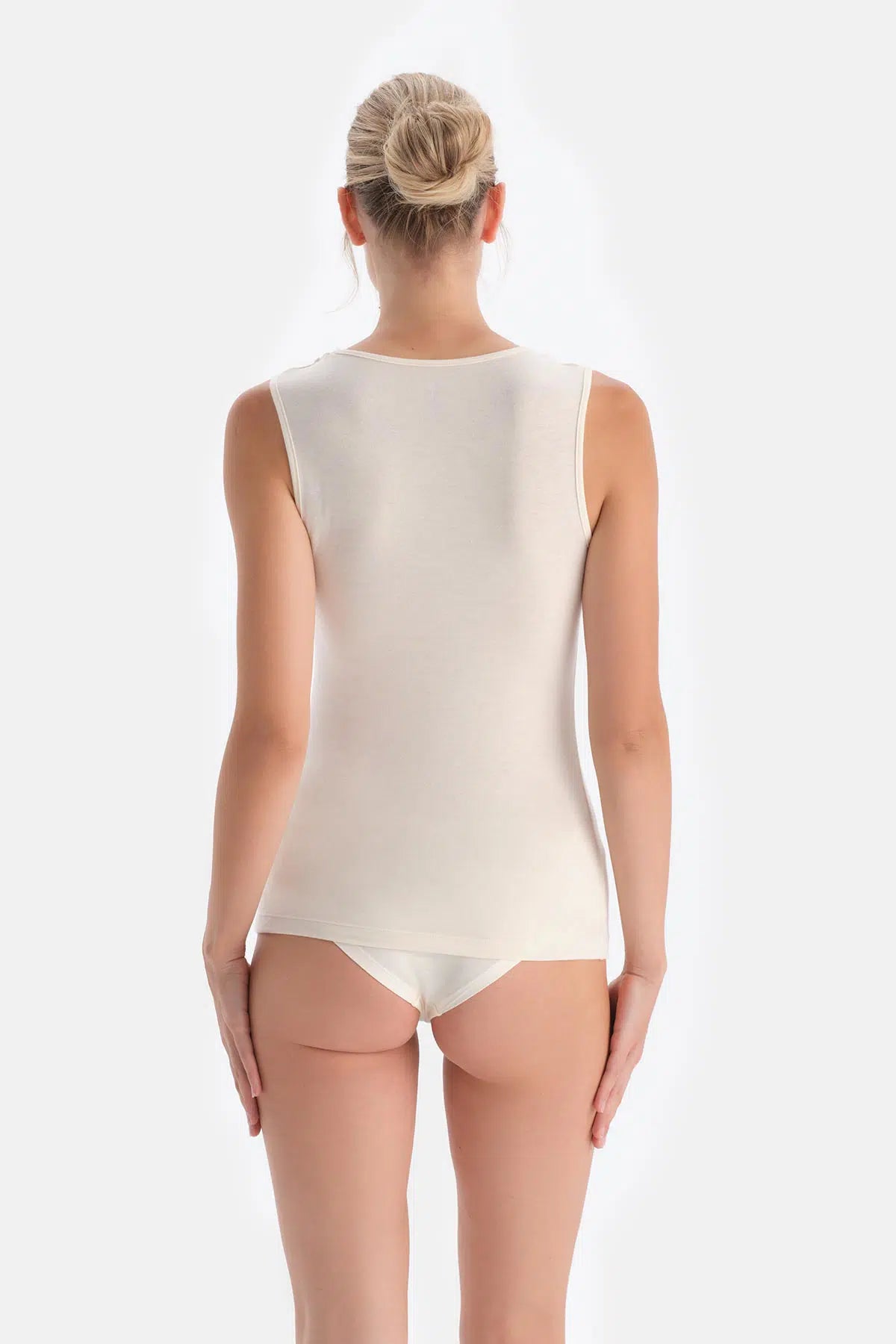 Ekru Modal Kaşmir Dantel Detaylı V Yaka Kolsuz Bluz