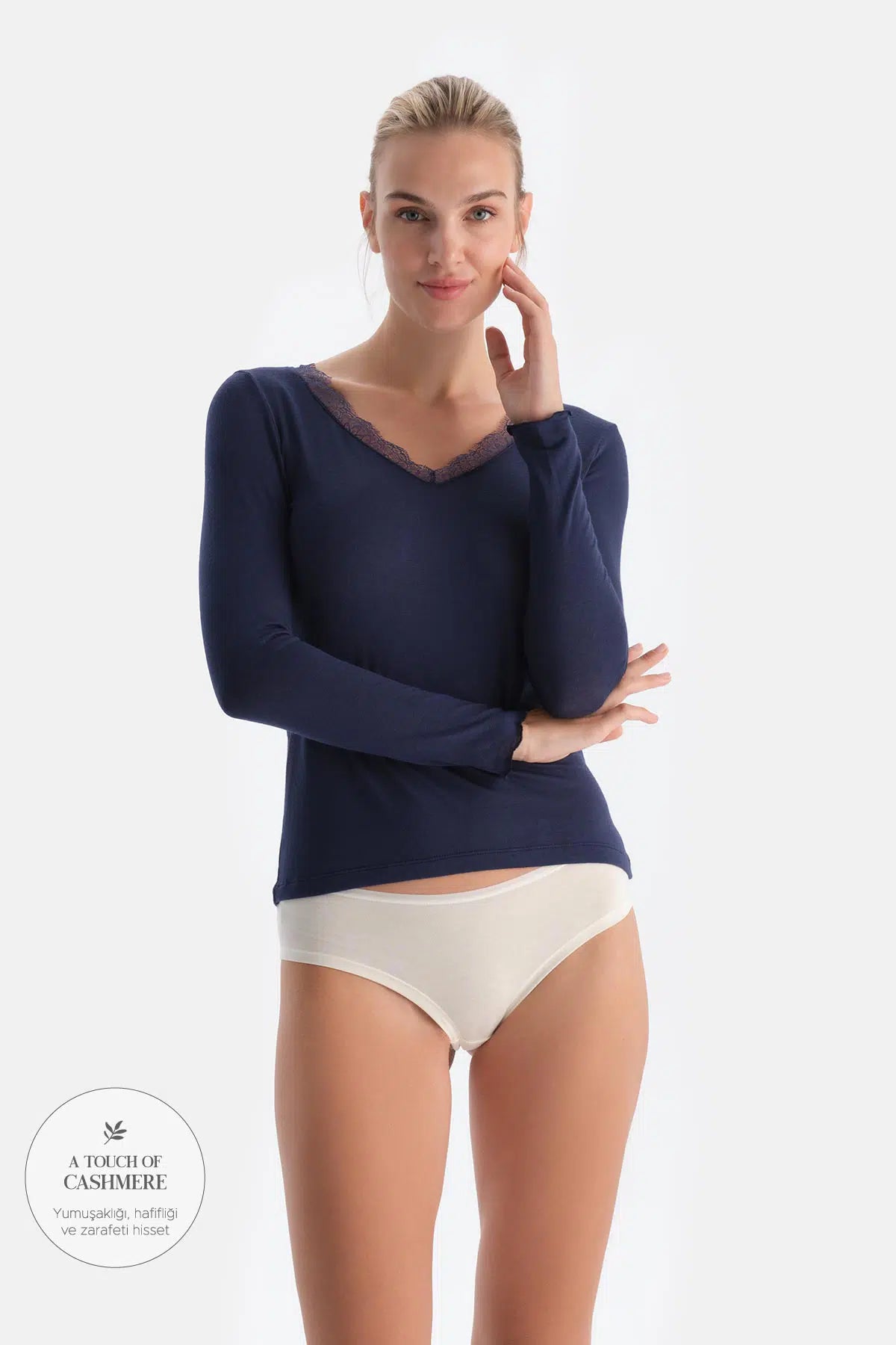 Lacivert Modal Kaşmir Dantel Detaylı V Yaka Uzun Kollu Bluz