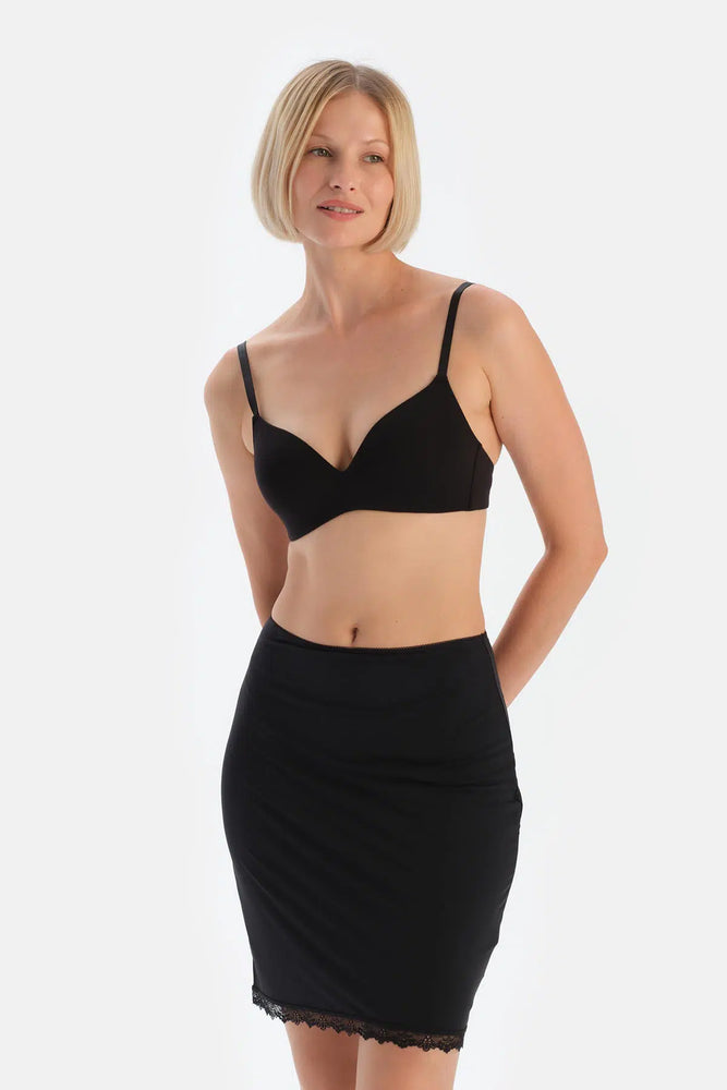 Siyah Etek Ucu Dantelli Mıdı Jupon