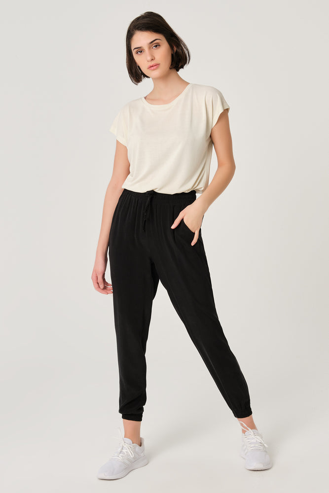 Siyah Lastik Paça Beli Bağcıklı Pantolon