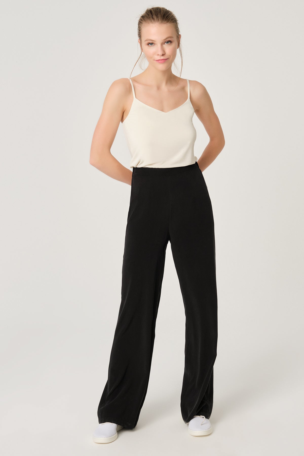 Siyah Uzun Düz Paça Bol Kesim Pantolon