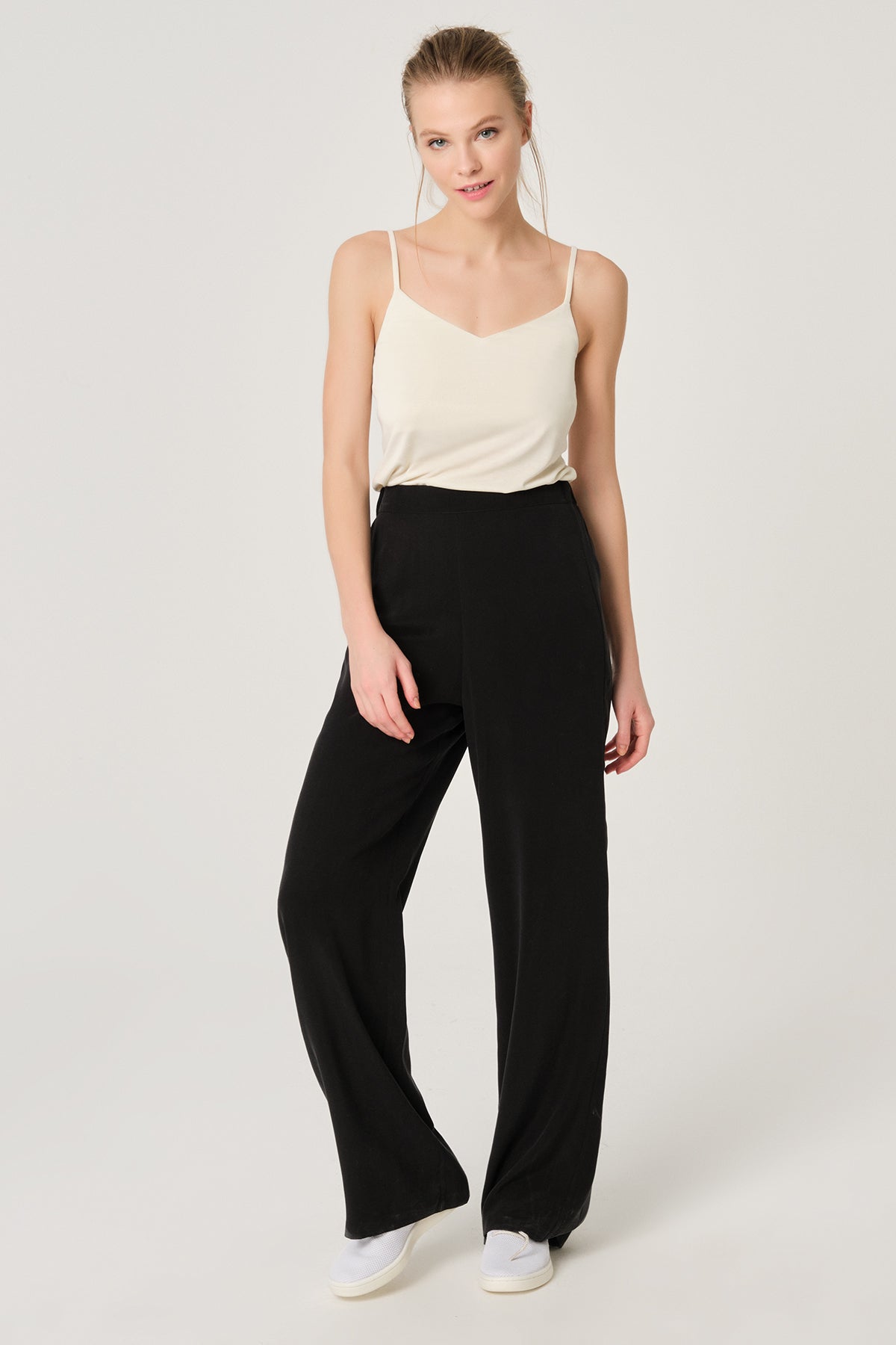 Siyah Uzun Düz Paça Bol Kesim Pantolon