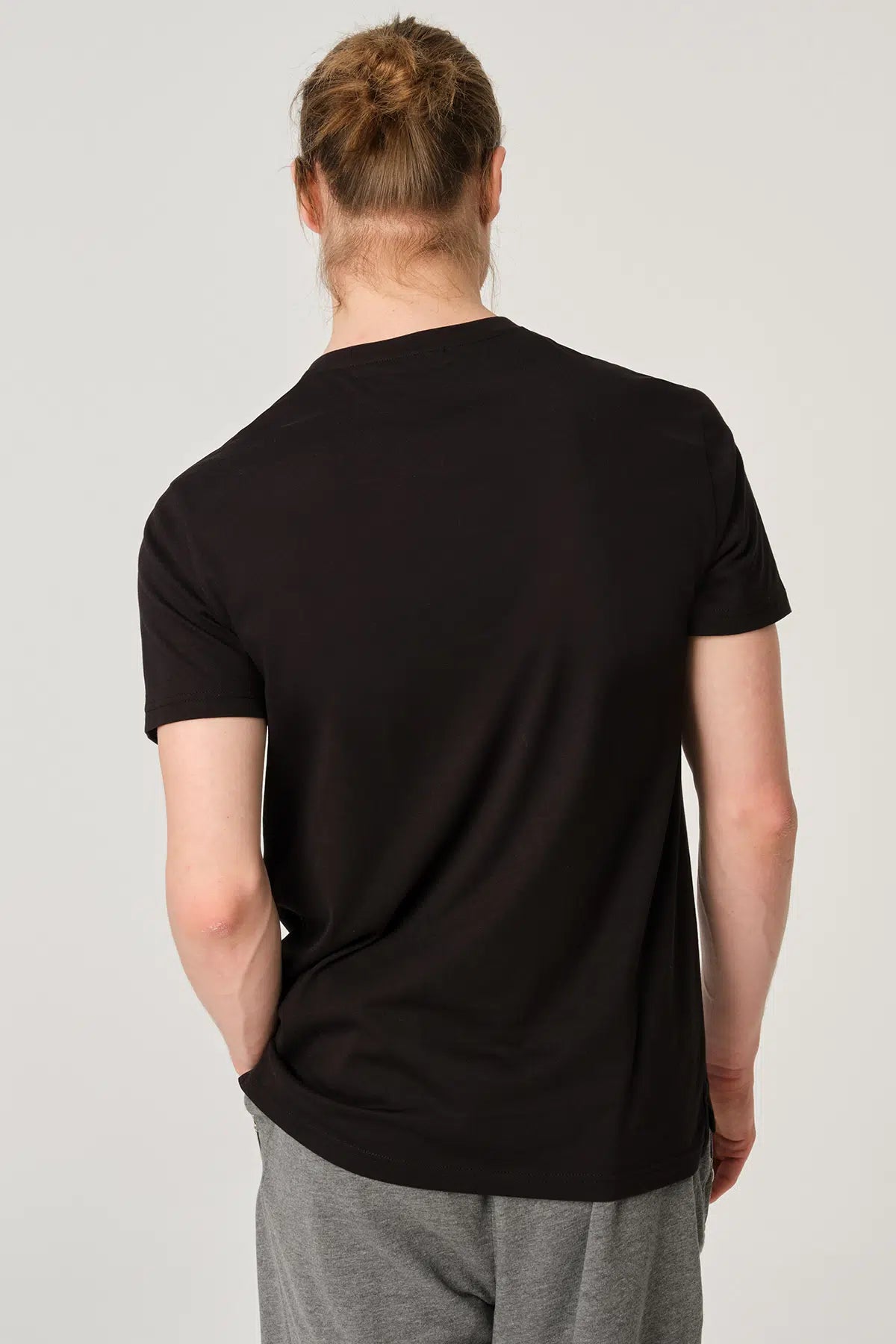 Siyah V Yaka Erkek T-Shirt