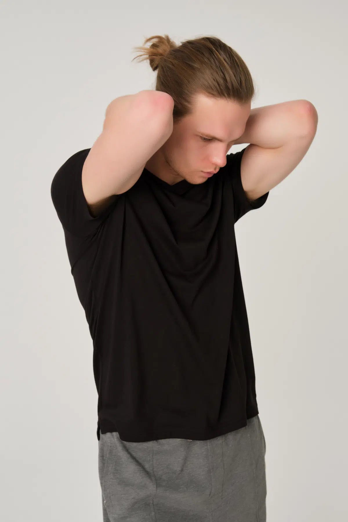 Siyah V Yaka Erkek T-Shirt