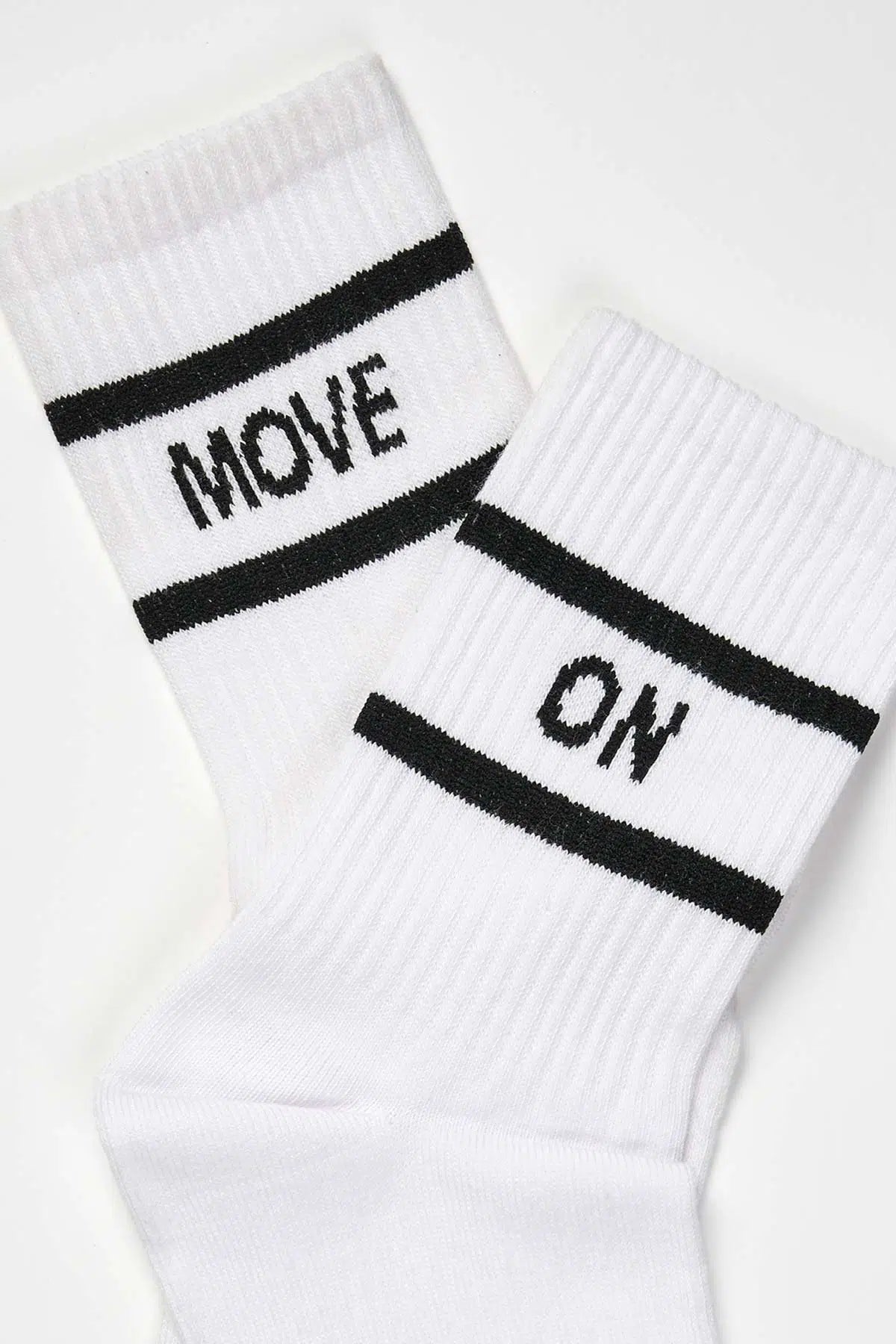 Beyaz Erkek Pamuk Move On Yazılı Uzun Patik Çorap